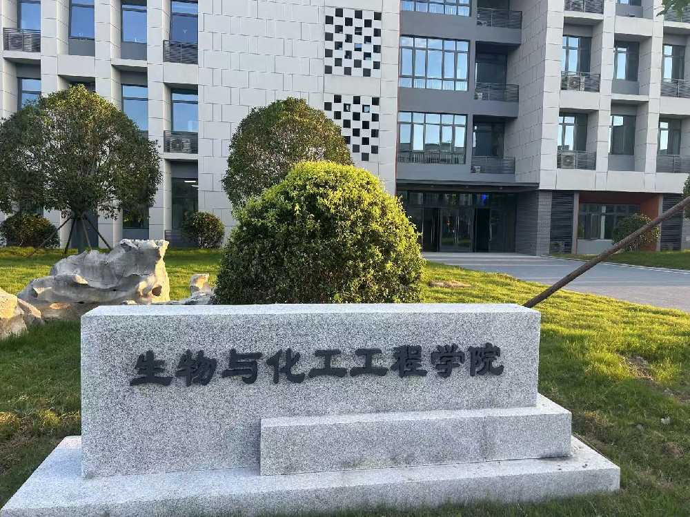 城口县扬州职业大学体育场高杆灯项目